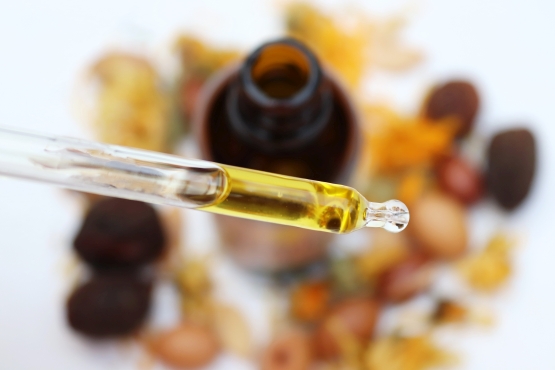 Jaké má arganový olej účinky a jak ho používat?